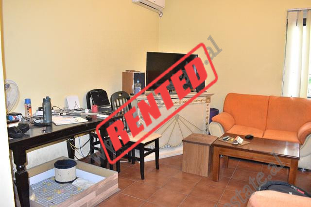 Apartament 3+1 me qira prane Globe ne Tirane
